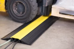 EHA Vario Kabelbrücken, Herausnehmbarer Mittelsteg, Für In- Und Outdoor, L 1000 Mm, Schwarz/ Gelb -Lager und Betriebslager eha vario kabelbruecken herausnehmbarer mittelsteg fuer in und outdoor l 1000 mm schwarz gelb img SI 300770 A