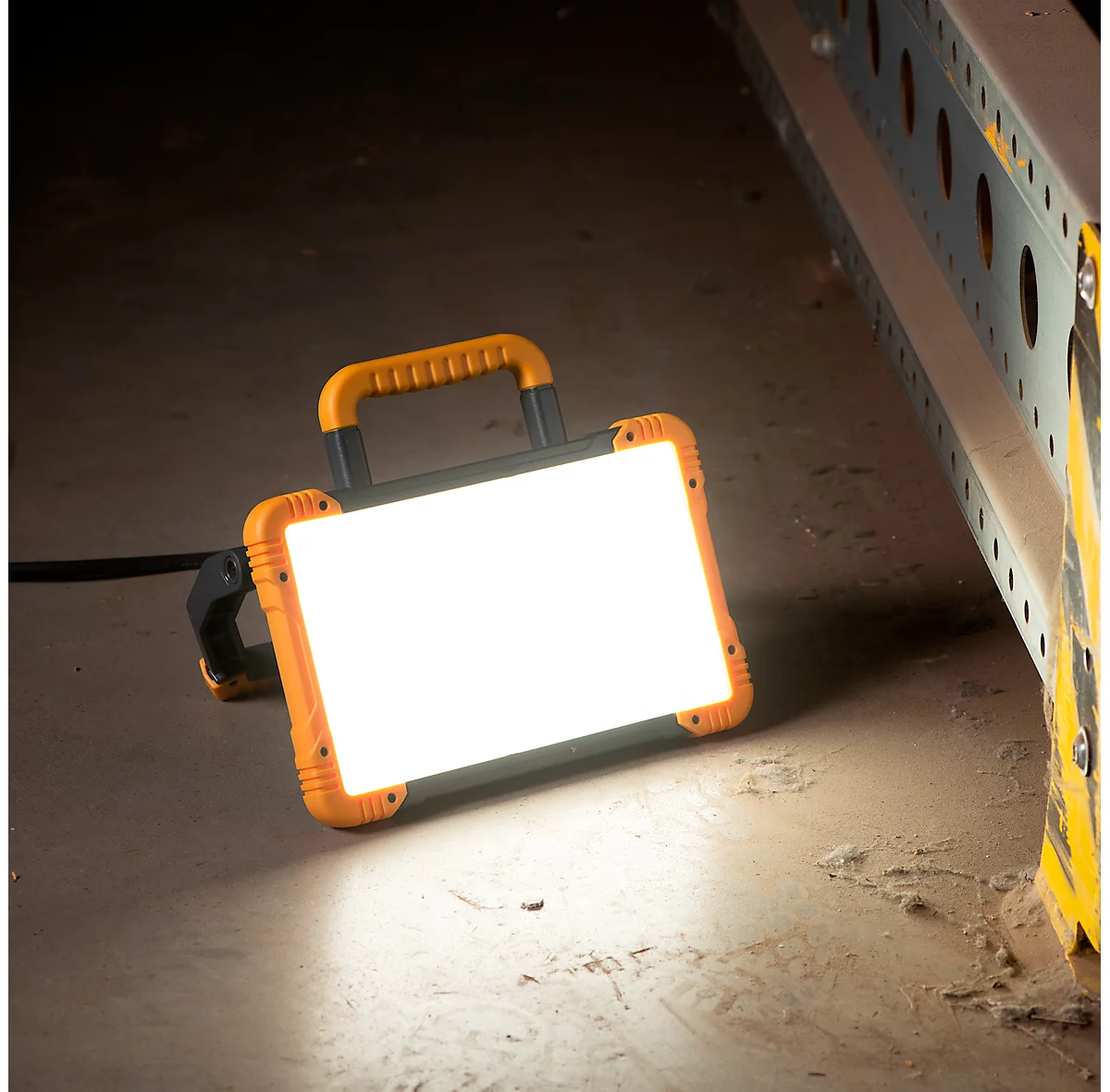 LED-Arbeitsleuchte, Flackerfrei, 3200 Lm, 5000 K, IP54, Diffusor, Netzsteckdose, Baustellentauglich 3 LED-Arbeitsleuchte, Flackerfrei, 3200 Lm, 5000 K, IP54, Diffusor, Netzsteckdose, Baustellentauglich – Bild 3