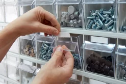 Magazinschrank, Volumen 333 L, 69 Herausnehmbare Klappkästen Mit Griffmulde, B 665 X T 250 X H 2000 Mm, Lichtgrau/transparent -Lager und Betriebslager magazinschrank volumen 333 l 69 herausnehmbare klappkaesten mit griffmulde b 665 x t 250 x h 2000 mm lichtgrau transparent img SI 463860 C A6