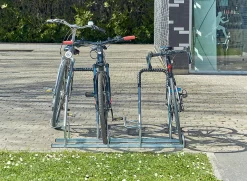 Mottez Fahrradständer Für 2 Fahrräder, Verlängerungsmodul, Verzinkter Stahl, Bügel Mit Gummi, B 760 X T 670 X H 740 Mm -Lager und Betriebslager mottez fahrradstaender fuer 2 fahrraeder verlaengerungsmodul verzinkter stahl buegel mit gummi b 760 x t 670 x h 740 mm img SI 194978 L