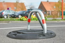 Mottez Parkplatzbügel Mit Gummisockel, Europ. Zylinderschloss, B 680 X T 720 X H 400 Mm -Lager und Betriebslager mottez parkplatzbuegel mit gummisockel europ zylinderschloss b 680 x t 720 x h 400 mm img SI 125688 I